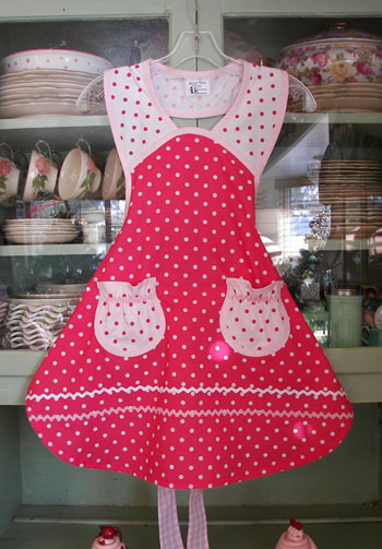 Girl apron pink polka dot with white polka dot pockets